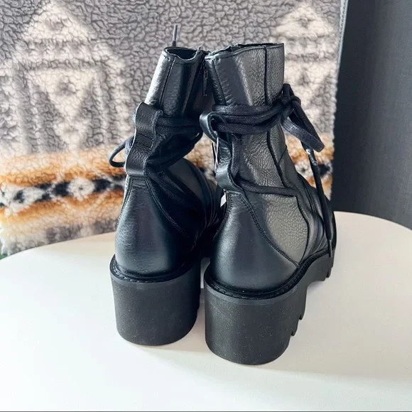 Free People Tori Padded Moto Black Leather Pull-On Lug Sole Ankle Boots Size 39 - Picture 6 of 9